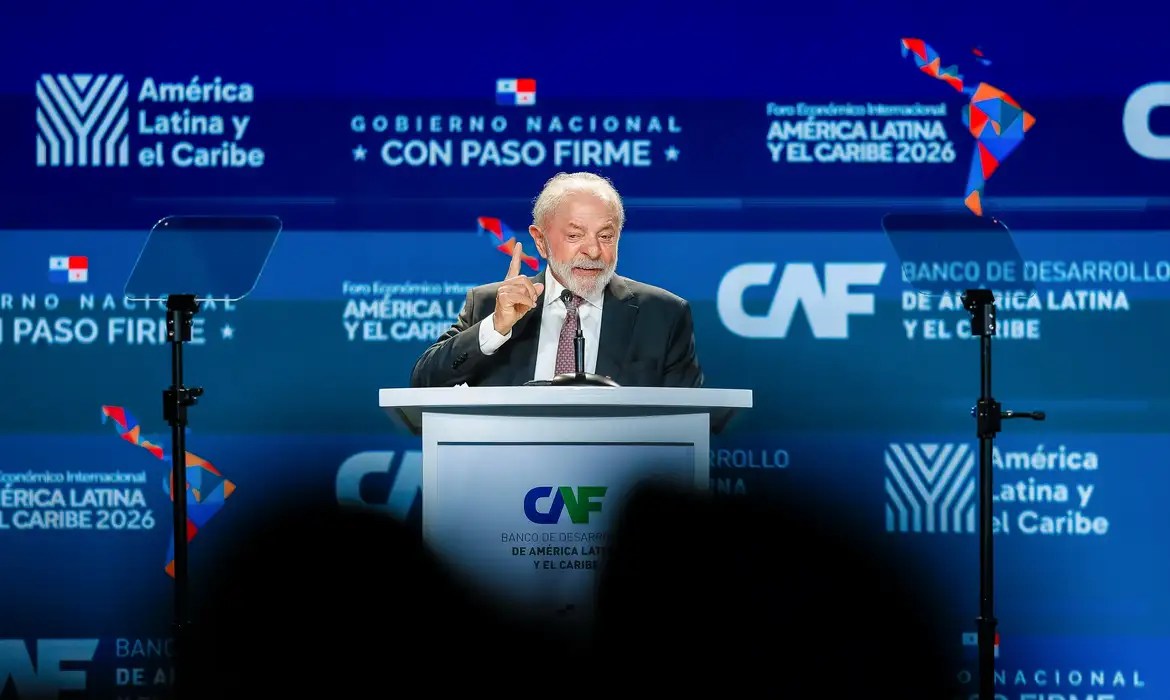 Divididos, somos frágeis, diz Lula ao defender integração na AL